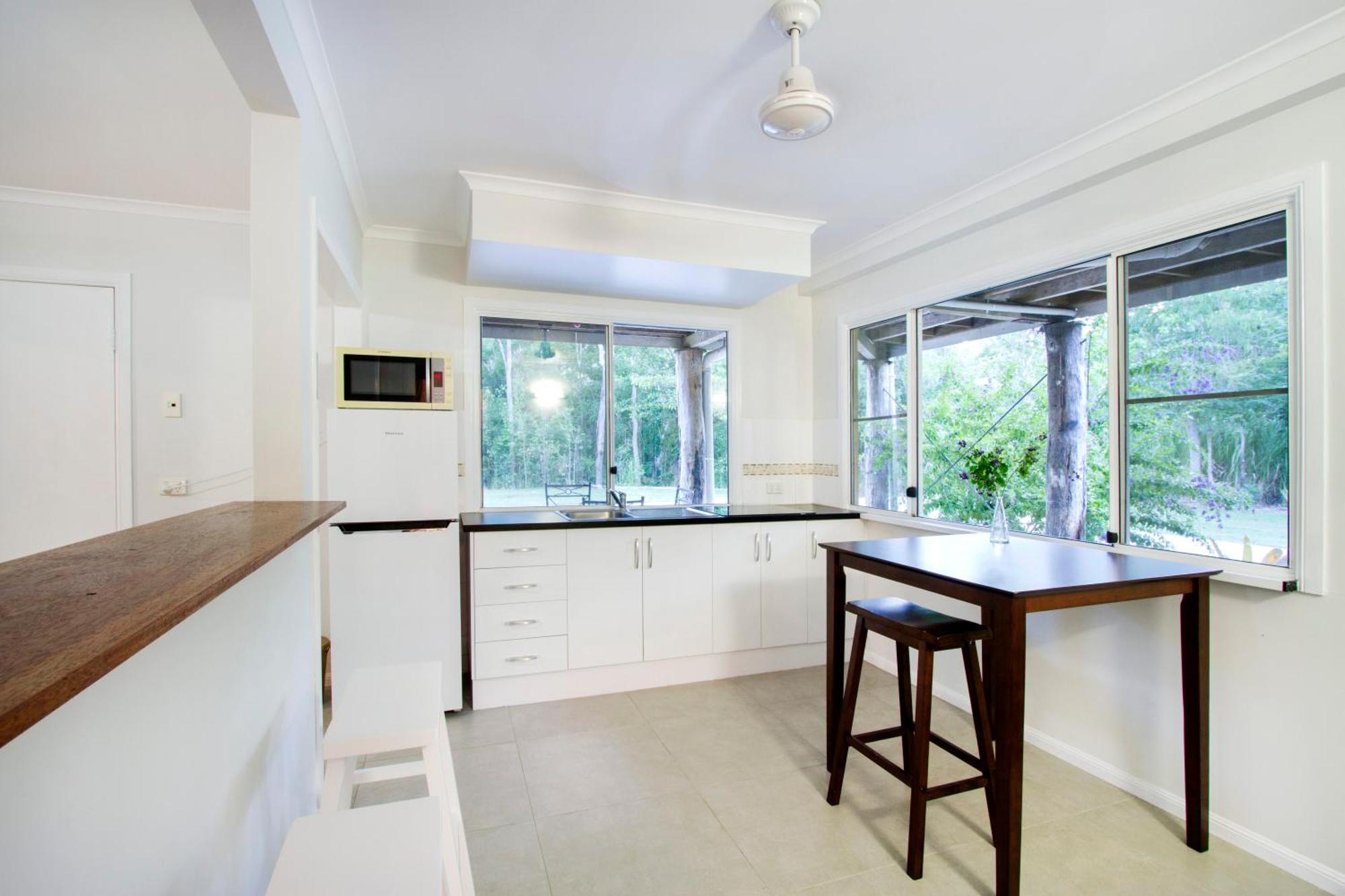 Airlie Beach Eco Cabins - Adults Only Exteriör bild