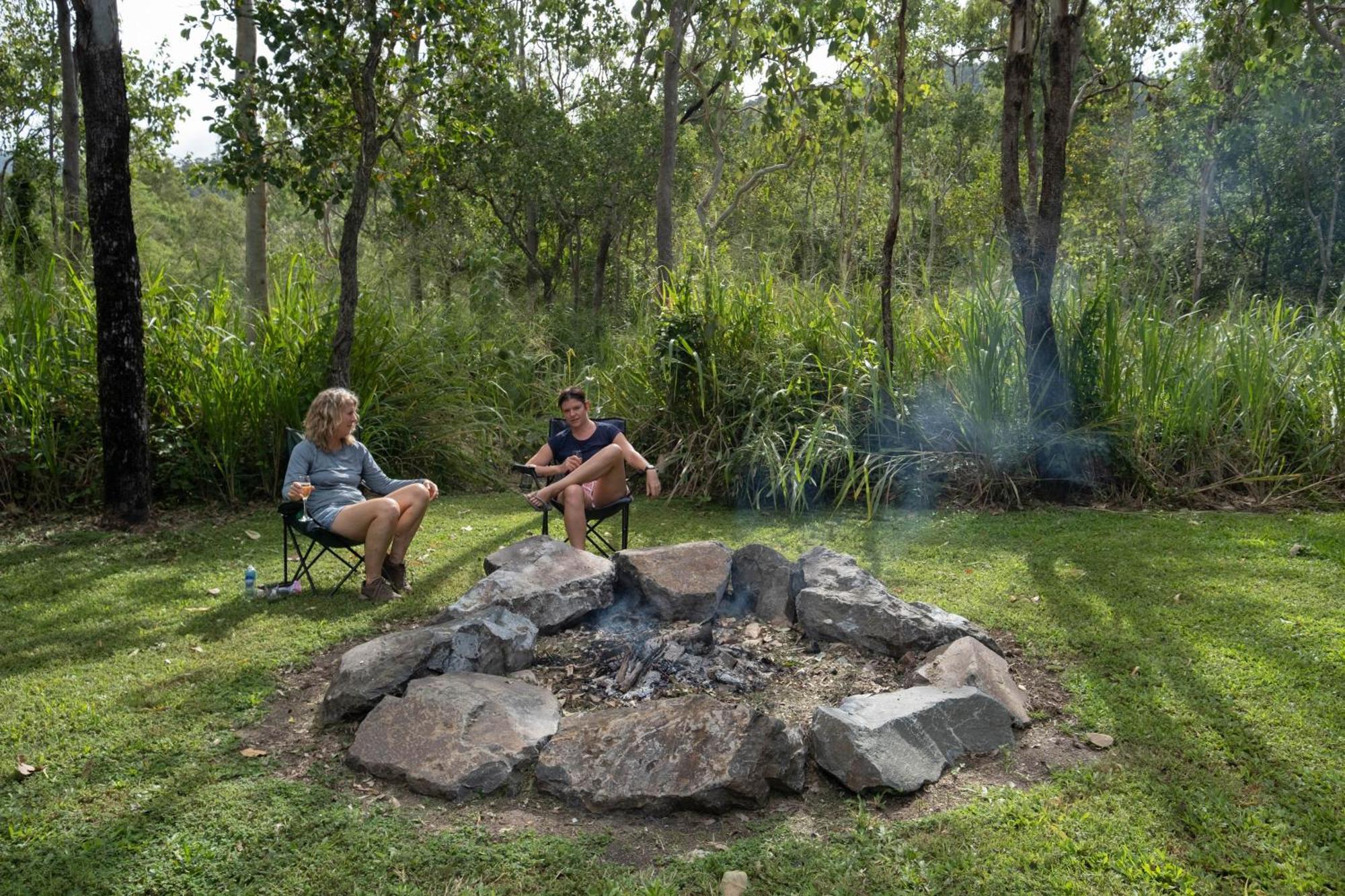 Airlie Beach Eco Cabins - Adults Only Exteriör bild