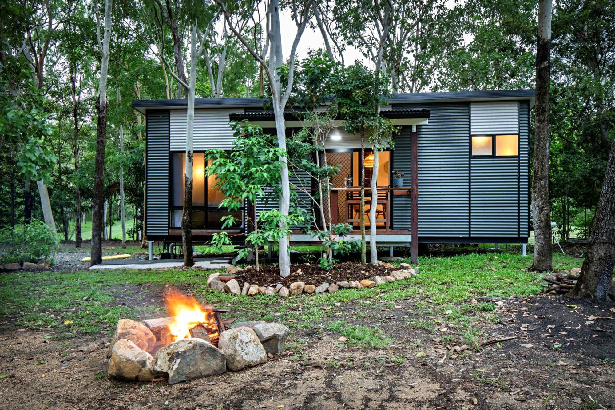 Airlie Beach Eco Cabins - Adults Only Exteriör bild